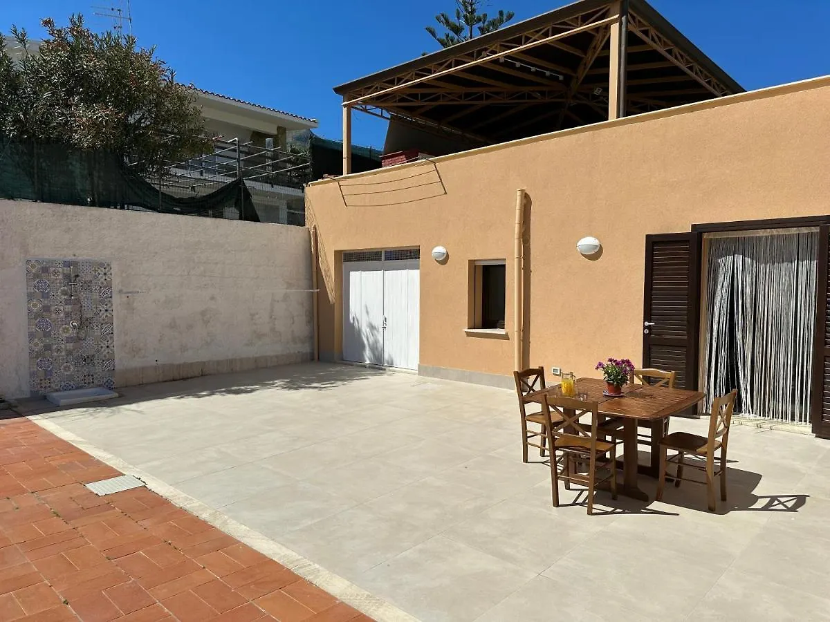 Villa Fiorenza - 100 Mt Dal Mare Castellammare del Golfo 0*,  Italia